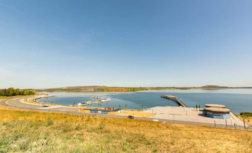 Marina Braunsbedra mit Seebrücke