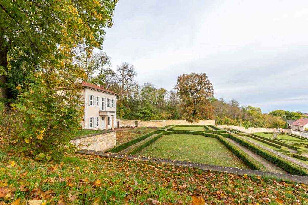 herbstlicher Barockgarten